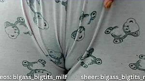 curvy milf's camel toe spreads juicy big pussy lips wide squirting