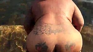 Hazelnutxxx shakes big ebony ass wildly