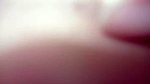 me encanta como mueve su jugosa y pretty pussy encima de mi verga