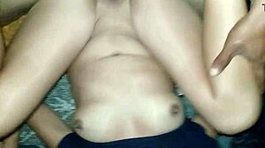 me encanta como mueve su jugosa y pretty pussy encima de mi verga