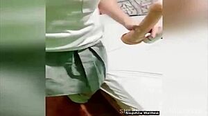 estudiante mexicana sophia bellee usa consolador en cuarto antes de que amigo la coja?