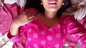 Curvy Indian Desi Bhabhi Flaunts Assets To Boyfriend