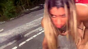 esposa sendo seguida e dando pro cara que a seguiu na rua