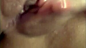 mexicana caliente se masturba con dildo pidiendo verga gruesa