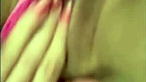 me masturbo rico con mi dildo favorito, que delicia