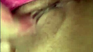 me masturbo rico con mi dildo favorito, que delicia