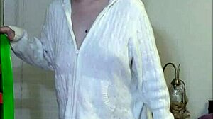 pregnant beauty battles fuck machine to squirting orgasms