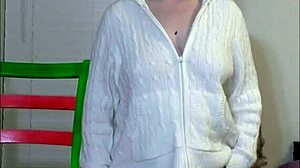 pregnant beauty battles fuck machine to squirting orgasms