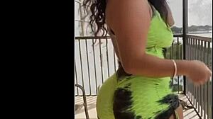 juicy latina booty shakes in tight shorts leggings