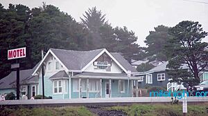 Lucky Guy Pounds Multi-Gen Taboo Lovers!