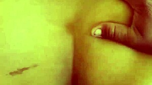 le vibran las nalgas a la gordita con tetas naturales?