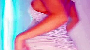 skinny babe shakes ass live teasing dance