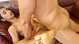 Boss sistya's pussy tempts first time fuck