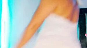 skinny babe shakes ass live teasing dance