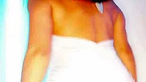 skinny babe shakes ass live teasing dance