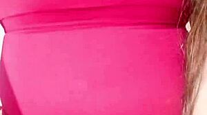 ¡madrastra colombiana con cameltoe gigante monta a hijastro con coño depilado!