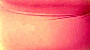 ¡madrastra colombiana con cameltoe gigante monta a hijastro con coño depilado!