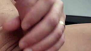 Naked car handjob gets me off quick