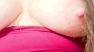 ¡madrastra colombiana con cameltoe gigante monta a hijastro con coño depilado!
