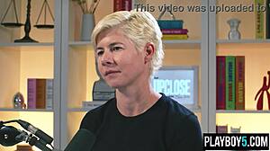 Gal Ritchie Fingers Pussy While Talking Masturbation!