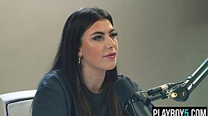 Gal Ritchie Fingers Pussy While Talking Masturbation!