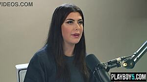 Gal Ritchie Fingers Pussy While Talking Masturbation!