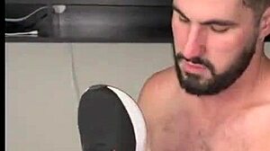 Who loves sucking this huge cock slave? 😈🍆