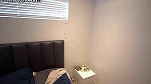 😈 Сексуальная BBW милфа пеггит парня крупным планом в фемдом страпон контроле... готов? 🔥