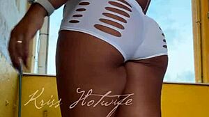 Gym wife flashes cameltoe pussy tits in tight shorts... naughty brazilian exhibitionist tempts friend pov!