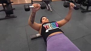 went to the gym horny without panties - getting naughty in the gym