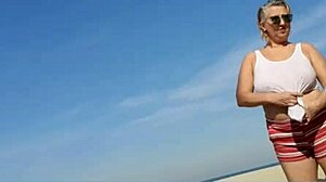 sexy african milf's huge pussy lips exposed!