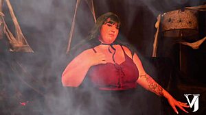 WITCHY BBW HALLOWEEN SISTER SPREADS FOR BROTHER'S HUGE COCK CREAMPIE!