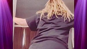 Booty shaking in boyfriend's clothes 💋🍑