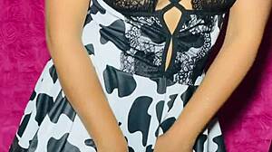 desi bhabhi shoves dildo deep for creamy solo squirt?