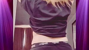 Booty shaking in boyfriend's clothes 💋🍑