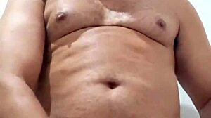 Yuri Gaúcho Brazilian Bear Amateur Handjob Explodes Huge Cumload