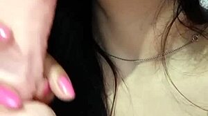 la morocha putita chupa y folla dildos como loca!