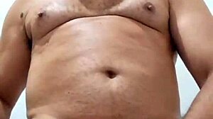 Yuri Gaúcho Brazilian Bear Amateur Handjob Explodes Huge Cumload