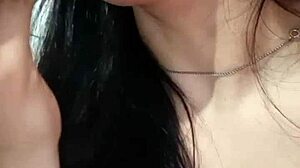 la morocha putita chupa y folla dildos como loca!