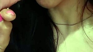 la morocha putita chupa y folla dildos como loca!