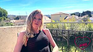 Aurbeaureal blonde aux gros seins adore la bite in sexy lingerie stockings tease