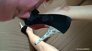 He Sucks Feet While Pounding Horny Asian Babe's Wet Pussy On Sofa