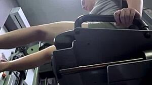 Gym beauty's public pussy massage erupts in wild squirting bench chaos