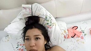 hermanastra de miami con 18 años sube su placer en internet... tetas grandes y culo enorme amo esta morena