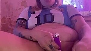 watch sexy argentinian blonde squirt hard from solo fucking