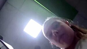 Gym beauty's public pussy massage erupts in wild squirting bench chaos