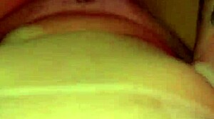 Levei a namorada do meu amigo pro quarto pra foder no dorm