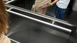 nos pillan follando en el ascensor despues de la fiesta con mi amiga latina en publico