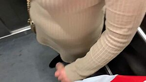 nos pillan follando en el ascensor despues de la fiesta con mi amiga latina en publico