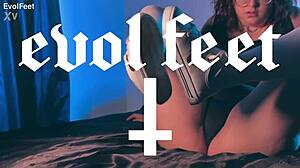 Resist my dirty nylons' sweaty foot smell?